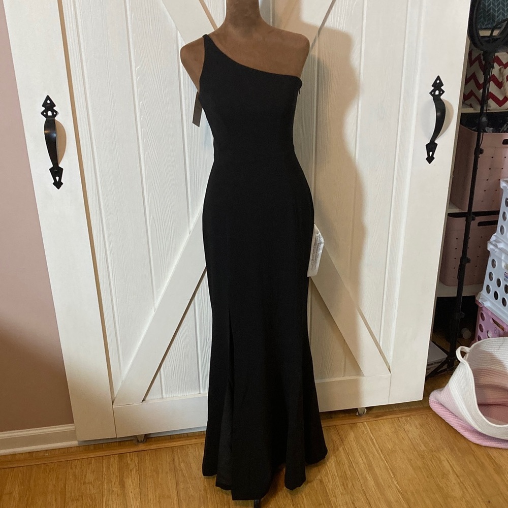 Dress the Population Black 'Amy One Shoulder Crepe Gown'